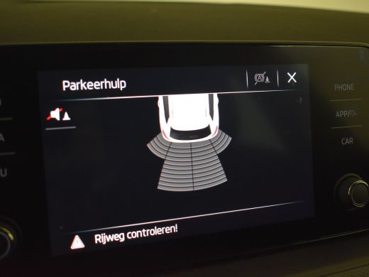 Skoda Kamiq 1.0 TSI Ambition 110 PK | Parkeersensoren achter | Apple carplay Android auto | Climate control |... ActivLease financial lease