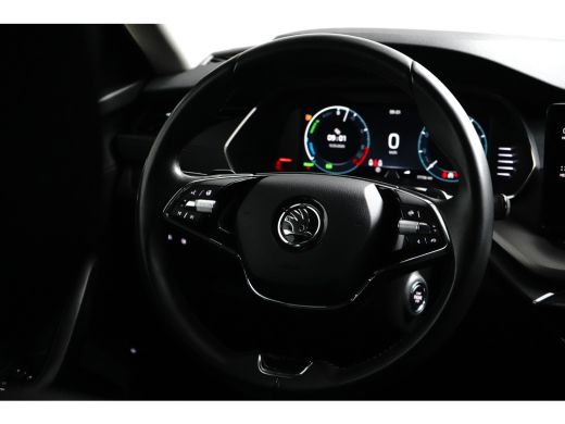 Skoda Octavia Combi 1.4 eHybrid PHEV 204PK Ambition iV | CAMERA | STOEL+STUURVERW. | 18 INCH | CLIMATE CONTROL ... ActivLease financial lease