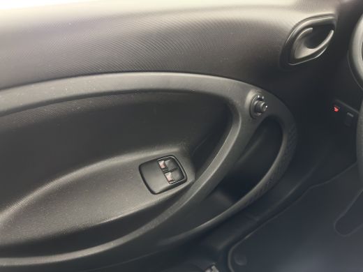 Smart Forfour EQ Essential 18 kWh [ 3-Fase-22kW ] {SOH-93%} (INCL-BTW) *LEATHER | HEATED-COMFORTSEATS | PRIVACY... ActivLease financial lease