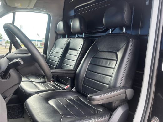 Volkswagen Crafter 30 2.0 TDI L3H3 Highline | Apple Carplay | Leer | 3 Zitplaatsen | Parkeersensoren ActivLease financial lease