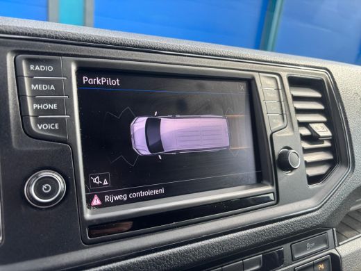 Volkswagen Crafter 30 2.0 TDI L3H3 Highline | Apple Carplay | Leer | 3 Zitplaatsen | Parkeersensoren ActivLease financial lease