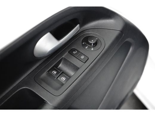 Volkswagen e-up! Style 83PK | STOEL + STUURVERW. | CAMERA | BLUETOOTH | NAVI VIA APP | AIRCO | LED | DAB+ ActivLease financial lease