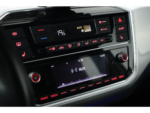 Volkswagen e-up! Style 83PK | STOEL + STUURVERW. | CAMERA | BLUETOOTH | NAVI VIA APP | AIRCO | LED | DAB+ ActivLease financial lease