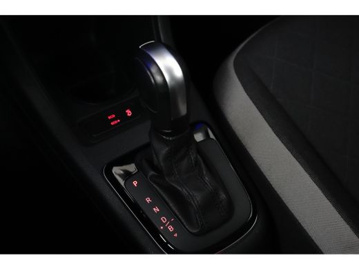 Volkswagen e-up! Style 83PK | STOEL + STUURVERW. | CAMERA | BLUETOOTH | NAVI VIA APP | AIRCO | LED | DAB+ ActivLease financial lease