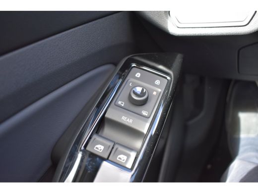Volkswagen ID.4 Pro Limited Edition 77 kWh 286PK | TREKHAAK | 19 INCH | CAMERA | STOEL + STUURVERW. | LED | ADAPT... ActivLease financial lease