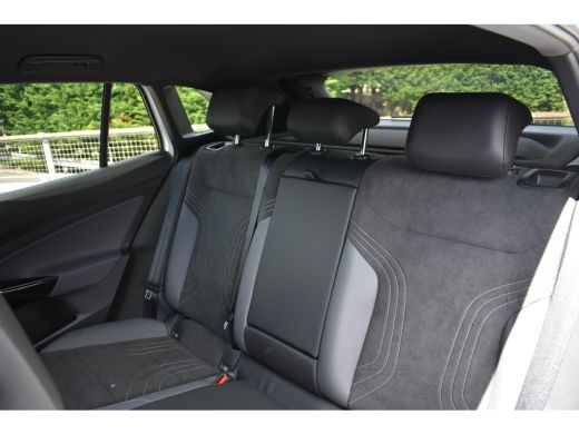 Volkswagen ID.4 Pro Limited Edition 77 kWh 286PK | TREKHAAK | 19 INCH | CAMERA | STOEL + STUURVERW. | LED | ADAPT... ActivLease financial lease