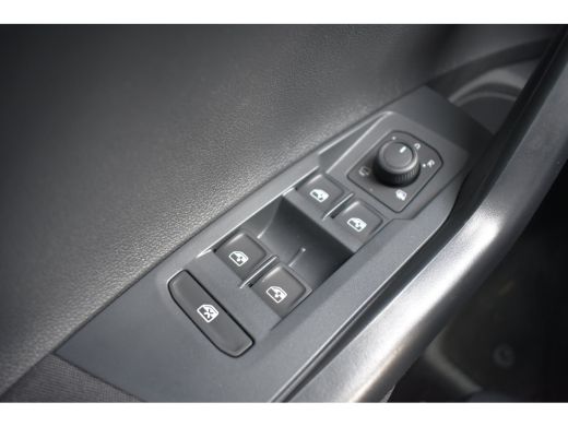 Volkswagen Polo Life Edition | 'App-Connect' smartphone integratie | Achteruitrijcamera (Rear View) | Airconditio... ActivLease financial lease