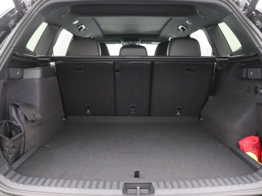 Volkswagen Tayron 1.5 eHybrid R-Line Edition 272PK DSG Pano-Schuifdak, Trekhaak, 360gr. Camera, 20" LM Velgen, Navi... ActivLease financial lease
