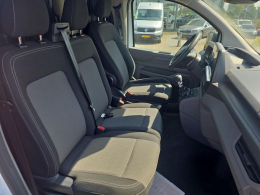 Volkswagen Transporter 2.0 TDI L2H1 30 | Airco | Trekhaakvoorbereiding | Achterdeuren | ActivLease financial lease