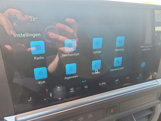 Volkswagen Transporter 2.0 TDI L2H1 30 | Airco | Trekhaakvoorbereiding | Achterdeuren | ActivLease financial lease