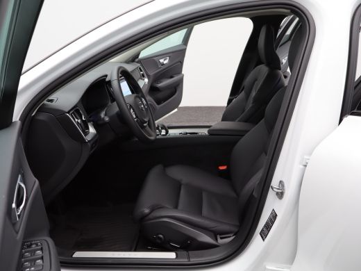Volvo  V60 2.0 B4 Plus Dark | Achteruitrijcamera | Stoelverwarming | Climate Control | Adaptive Cruise Control ActivLease financial lease