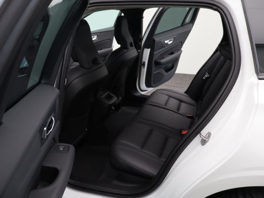 Volvo  V60 2.0 B4 Plus Dark | Achteruitrijcamera | Stoelverwarming | Climate Control | Adaptive Cruise Control ActivLease financial lease