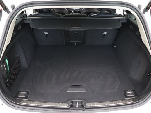 Volvo  V60 2.0 B4 Plus Dark | Achteruitrijcamera | Stoelverwarming | Climate Control | Adaptive Cruise Control ActivLease financial lease