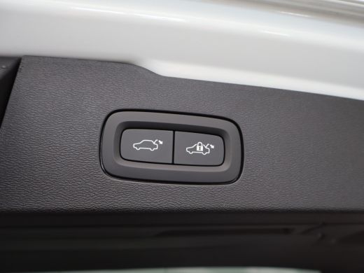 Volvo  V60 2.0 B4 Plus Dark | Achteruitrijcamera | Stoelverwarming | Climate Control | Adaptive Cruise Control ActivLease financial lease