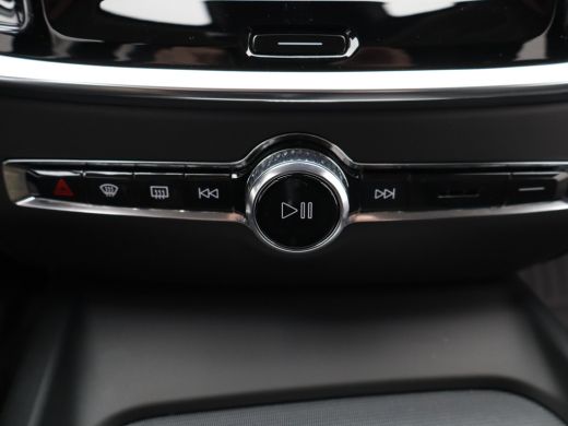 Volvo  V60 2.0 B4 Plus Dark | Achteruitrijcamera | Stoelverwarming | Climate Control | Adaptive Cruise Control ActivLease financial lease