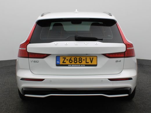 Volvo  V60 2.0 B4 Plus Dark | Achteruitrijcamera | Stoelverwarming | Climate Control | Adaptive Cruise Control ActivLease financial lease