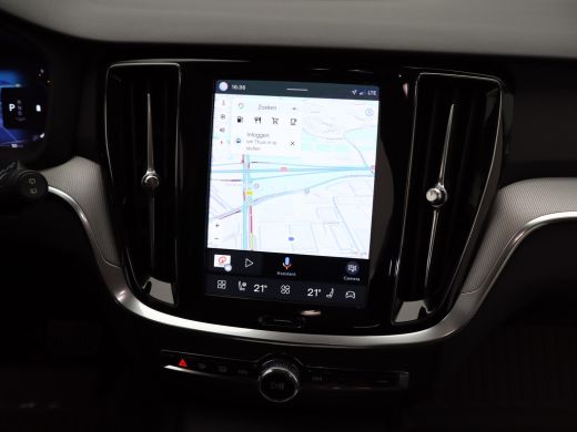 Volvo  V60 2.0 B4 Plus Dark | Achteruitrijcamera | Stoelverwarming | Climate Control | Adaptive Cruise Control ActivLease financial lease