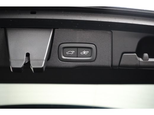 Volvo  XC60 T6 Plus Black Edition Recharge Plug-In Hybrid AWD | HUD | Pano | H&K | Trekhaak | Stoelventilatie... ActivLease financial lease