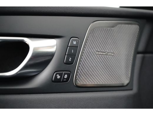 Volvo  XC60 T6 Plus Black Edition Recharge Plug-In Hybrid AWD | HUD | Pano | H&K | Trekhaak | Stoelventilatie... ActivLease financial lease
