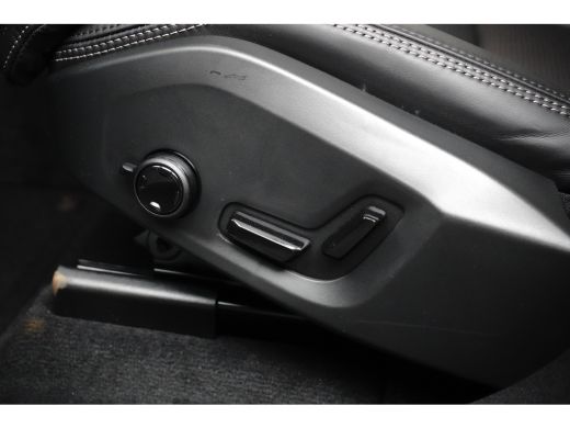Volvo  XC60 T6 Plus Black Edition Recharge Plug-In Hybrid AWD | HUD | Pano | H&K | Trekhaak | Stoelventilatie... ActivLease financial lease