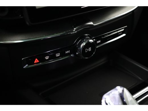 Volvo  XC60 T6 Plus Black Edition Recharge Plug-In Hybrid AWD | HUD | Pano | H&K | Trekhaak | Stoelventilatie... ActivLease financial lease