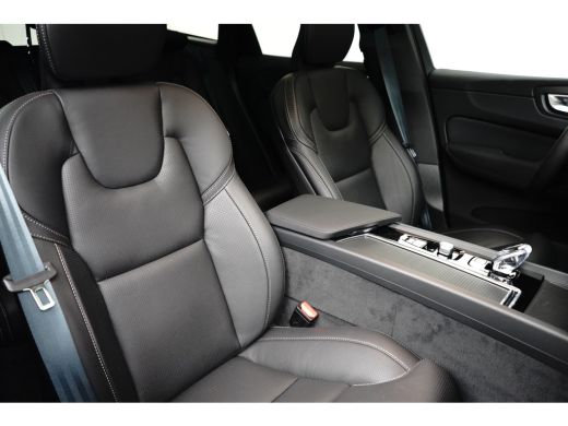 Volvo  XC60 T6 Plus Black Edition Recharge Plug-In Hybrid AWD | HUD | Pano | H&K | Trekhaak | Stoelventilatie... ActivLease financial lease