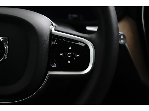 Volvo  XC60 T6 Plus Dark Recharge Plug-In Hybrid AWD | Luchtvering | H&K | HUD | Nappa | Trekhaak | Pano | Ma... ActivLease financial lease