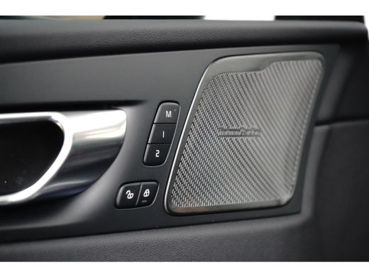 Volvo  XC60 T6 Plus Dark Recharge Plug-In Hybrid AWD | Luchtvering | H&K | HUD | Nappa | Trekhaak | Pano | Ma... ActivLease financial lease