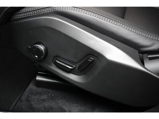 Volvo  XC60 T6 Plus Dark Recharge Plug-In Hybrid AWD | Luchtvering | H&K | HUD | Nappa | Trekhaak | Pano | Ma... ActivLease financial lease