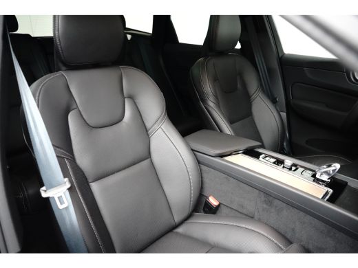 Volvo  XC60 T6 Plus Dark Recharge Plug-In Hybrid AWD | Luchtvering | H&K | HUD | Nappa | Trekhaak | Pano | Ma... ActivLease financial lease