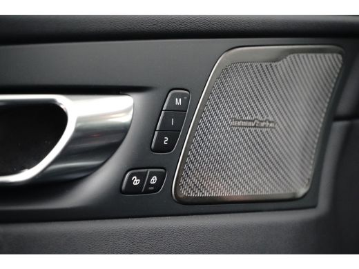 Volvo  XC60 T6 Plus Black Edition Recharge Plug-In Hybrid AWD | H&K | HUD | Pano | Trekhaak | Nappa leder | S... ActivLease financial lease