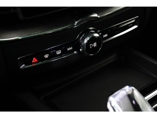 Volvo  XC60 T6 Plus Black Edition Recharge Plug-In Hybrid AWD | H&K | HUD | Pano | Trekhaak | Nappa leder | S... ActivLease financial lease