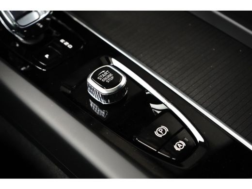 Volvo  XC60 T6 Plus Black Edition Recharge Plug-In Hybrid AWD | H&K | HUD | Pano | Trekhaak | Nappa leder | S... ActivLease financial lease