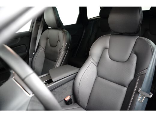 Volvo  XC60 T6 Plus Black Edition Recharge Plug-In Hybrid AWD | H&K | HUD | Pano | Trekhaak | Nappa leder | S... ActivLease financial lease
