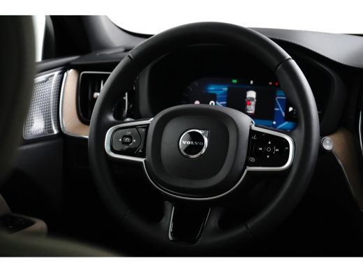 Volvo  XC60 T6 Ultra Dark Recharge Plug-In Hybrid AWD | Bowers & Wilkins | Luchtvering | HUD | Trekhaak | 360... ActivLease financial lease