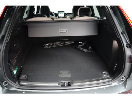 Volvo  XC60 T6 Ultra Dark Recharge Plug-In Hybrid AWD | Bowers & Wilkins | Luchtvering | HUD | Trekhaak | 360... ActivLease financial lease