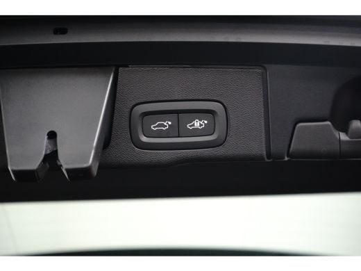 Volvo  XC60 T6 Ultra Dark Recharge Plug-In Hybrid AWD | Bowers & Wilkins | Luchtvering | HUD | Trekhaak | 360... ActivLease financial lease