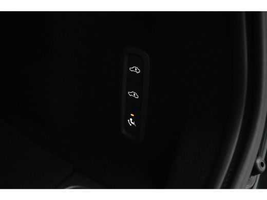 Volvo  XC60 T6 Ultra Dark Recharge Plug-In Hybrid AWD | Bowers & Wilkins | Luchtvering | HUD | Trekhaak | 360... ActivLease financial lease