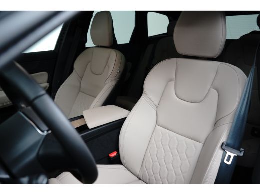 Volvo  XC60 T6 Ultra Dark Recharge Plug-In Hybrid AWD | Bowers & Wilkins | Luchtvering | HUD | Trekhaak | 360... ActivLease financial lease
