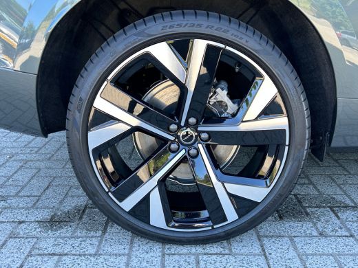 Volvo  XC60 T6 Ultra Dark Recharge Plug-In Hybrid AWD | Bowers & Wilkins | Luchtvering | HUD | Trekhaak | 360... ActivLease financial lease