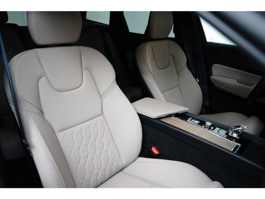 Volvo  XC60 T6 Ultra Dark Recharge Plug-In Hybrid AWD | Bowers & Wilkins | Luchtvering | HUD | Trekhaak | 360... ActivLease financial lease