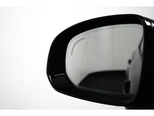 Volvo  XC60 T6 Ultra Dark Recharge Plug-In Hybrid AWD | Bowers & Wilkins | Luchtvering | HUD | Trekhaak | 360... ActivLease financial lease