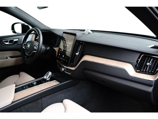 Volvo  XC60 T6 Ultra Dark Recharge Plug-In Hybrid AWD | Bowers & Wilkins | Luchtvering | HUD | Trekhaak | 360... ActivLease financial lease