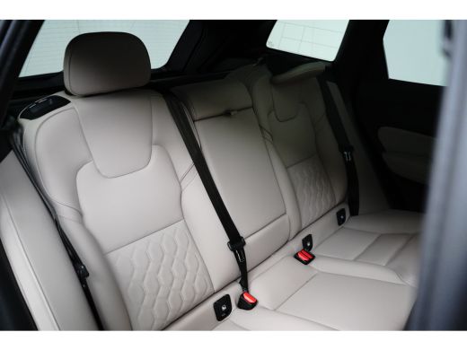 Volvo  XC60 T6 Ultra Dark Recharge Plug-In Hybrid AWD | Bowers & Wilkins | Luchtvering | HUD | Trekhaak | 360... ActivLease financial lease