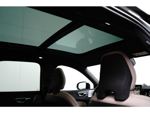 Volvo  XC60 T6 Ultra Dark Recharge Plug-In Hybrid AWD | Bowers & Wilkins | Luchtvering | HUD | Trekhaak | 360... ActivLease financial lease