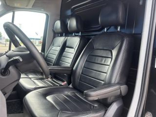 Volkswagen Crafter 30 2.0 TDI L3H3 Highline | Apple Carplay | Leer | 3 Zitplaatsen | Parkeersensoren