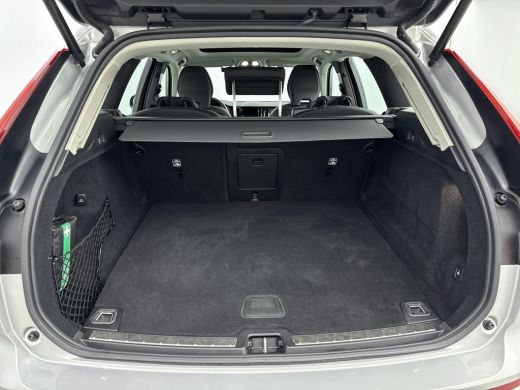 Volvo  XC60 T6 Plug-in hybrid Ultra Dark Long Range | Trekhaak | PDC + 360 Camera | BLIS | Elektrische achter... ActivLease financial lease