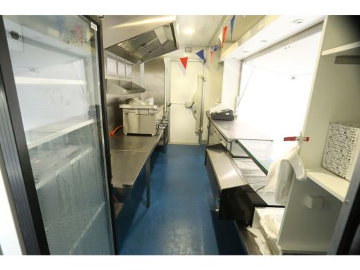 Iveco Daily 35S14 2.3 410 | Viskraam | Foodtruck | Verkoopwagen | Patatkraam | Eventtruck | Snackwagen | Zijd... ActivLease financial lease