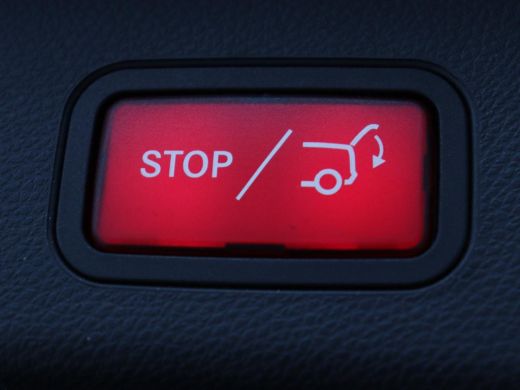 Mercedes-Benz C-Klasse 160 AMG Limited | Stoelverwarming | Leder/Alcant. | Trekhaak | Camera | Park Assist | Navigatie |... ActivLease financial lease