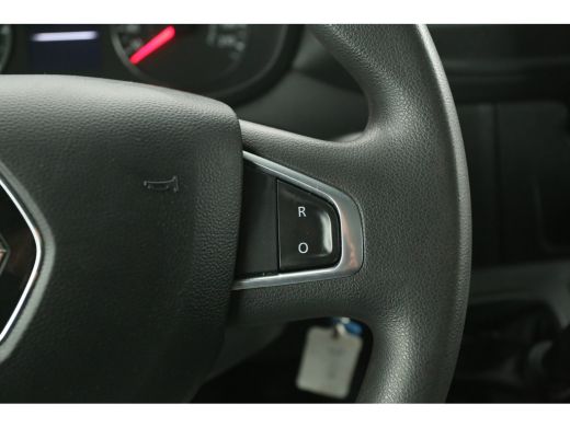 Renault Master 2.3 dCi L1H2 | Airco | Cruise | Camera | Carplay | 3 Zits | Trekhaak ActivLease financial lease